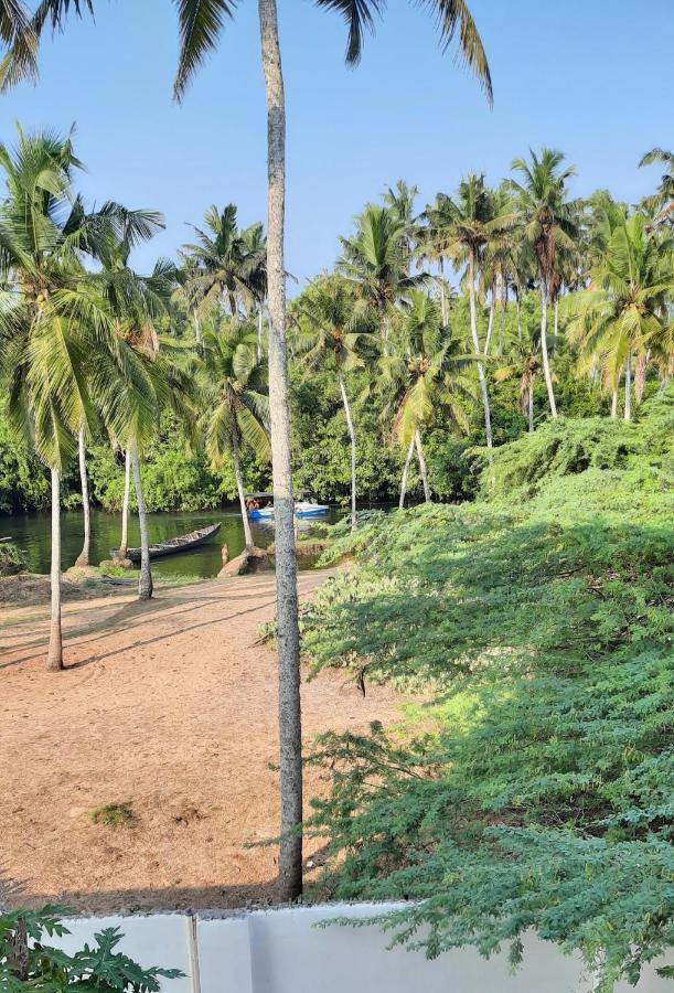 Poovar Sea View Rooms And Boating Family & Couple Only Esterno foto
