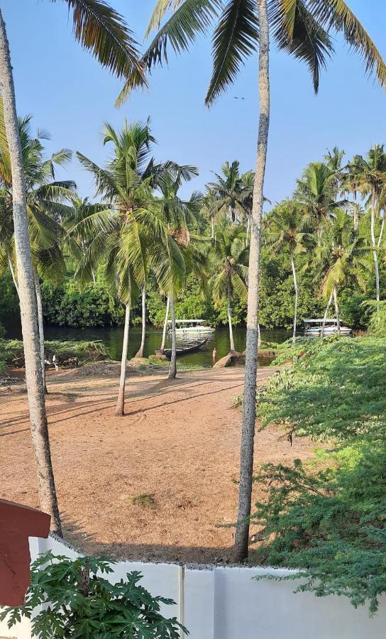 Poovar Sea View Rooms And Boating Family & Couple Only Esterno foto